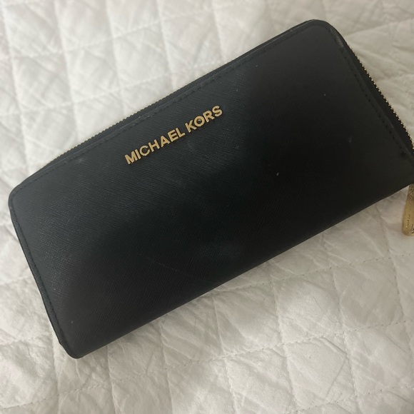 Michael Kors Leather Zipper Wallet - Picture 2 of 6